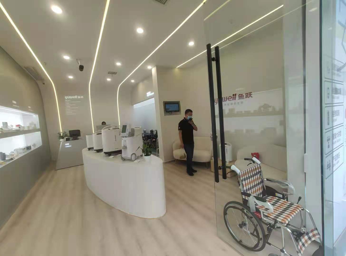 華西壩魚躍旗艦店,醫療行業展柜